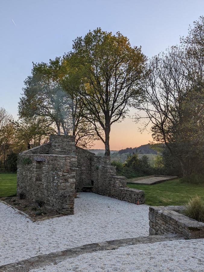 Maison Typique Bretonne Avec Toit De Chaume Camors Exterior photo
